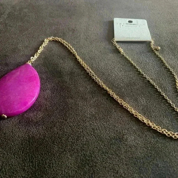Influence Pink Teardrop Necklace with Gold Chain 18 inch NWT - Picture 8 of 8
